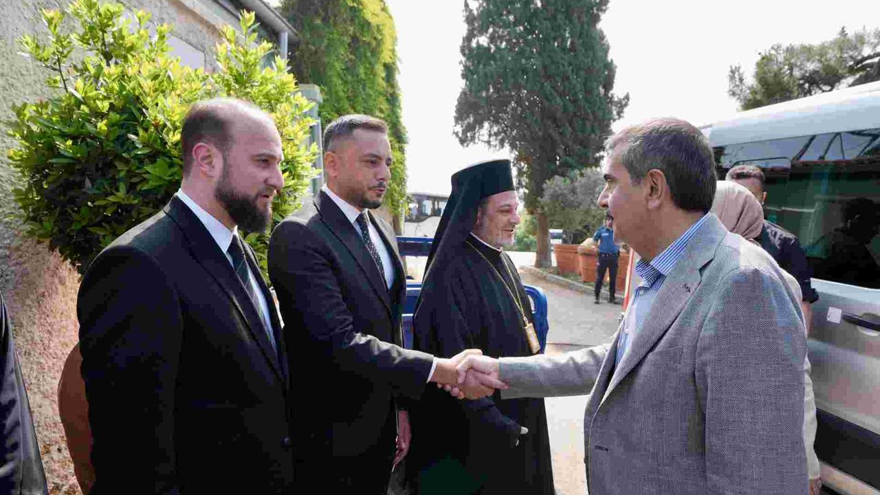 Bakan Tekin, Özel Heybeliada Rum Erkek Lisesini ziyaret etti