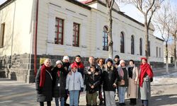 Vali Ziya Polat, Kars’ı ziyaret eden yerli turistlerle Kars'ı konuştu