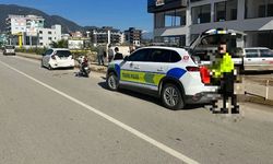 Antalya'nın Finike ilçesinde maddi hasarlı trafik kazası