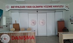 Kaymakam Vedat Yılmaz, Yarı Olimpik Yüzme havuzunda incelemelerde bulundu