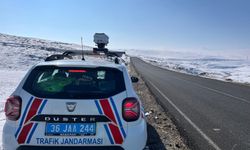 Kars’ta jandarma trafik ekipleri radarla hız denetimi yaptı