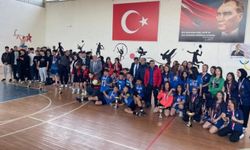 Serik’te  Okul Sporları Gençler Futsal İlçe Birinciliği sona erdi