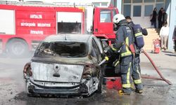 Serik’te hastane otoparkında çıkan yangın söndürüldü