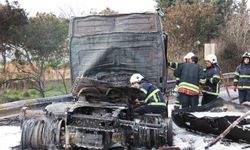 Adana'da tanker devrildi, otoyol kapanarak 5 kilometrelik kuyruk oluştu