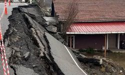 Zonguldak'ta heyelan: Yol çöktü!