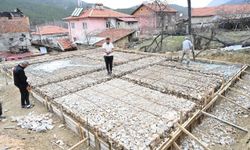 Isparta Belediyesi’nden evi yanan aileye yardım eli