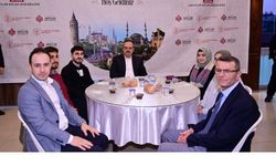 Aydın’da vali ve protokol üyeleri halkla iftar yaptı