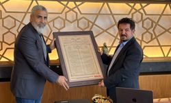 Ataşehir Ankara’nın mimarı Ahmet Haşim Kocaman’a anlamlı hediye; İstiklal Marşı’nın ilk yayımlandığı gazete nüshası