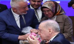 Başkan Başdeğirmen’den Cumhurbaşkanı Erdoğan’a gül takdimi