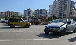 Antalya Kumluca'da trafik kazası: 2 yaralı