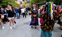 Halk Dansları Festivali sokaklara taştı