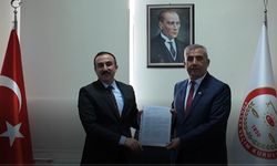 Uşak SMMM Odası Başkanı seçilen Uğur Albayrak mazbatasını aldı