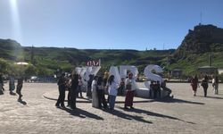Kars'ta hafta sonu güneşli hava vatandaşları parklara ve mesire yerlerine yönlendirdi