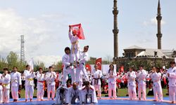 Kars'ta 19 Mayıs Gençlik ve Spor Bayramı coşkuyla kutlandı