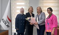 Kars Vali ve Vali Yardımcısının eşlerinden Kızılay İl Başkanı'na hayırlı olsun ziyareti