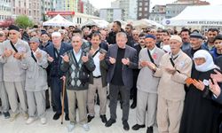 Hacı adayları Kars'tan "Harem-i Şerife" dualarla uğurlandı