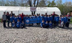 Minik eller toprakla buluştu: Selim’de fide dikimi etkinliği