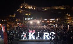 Kars Bedesteni’nde Hasan Koçak, Gençlik Konseri'nde sahne aldı