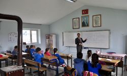 Akyaka Kaymakamı İsmail Demirtaş, okul ziyaretlerine devam ediyor