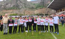 Trabzon Tonya Hoşarlı Ortaokulu’ndan okçuluk zaferi