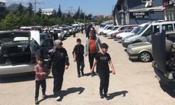 Isparta araba pazarı tıklım tıklım: Her hafta yoğun ilgi görüyor