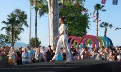 Kemer’de güzeller podyuma çıktı