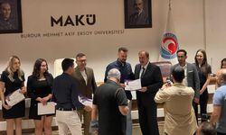 MAKÜ'de öğrencileri Ticaret Elçisi Sertifikası'nı Meçikoğlu’ndan aldı