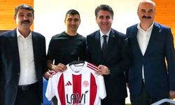 Vali Aydın’a Petrolspor’dan “72” numara jest
