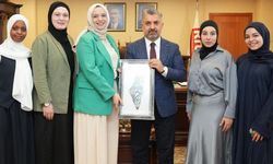 RTÜK Başkanı Şahin’e uluslararası öğrencilerden anlamlı ziyaret