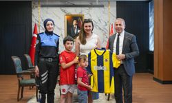 Emniyet Müdürü'nden şehit oğluna imzalı Fenerbahçe forması sürprizi