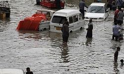 Pakistan’da şiddetli yağışlar can aldı: 38 Ölü, 63 yaralı
