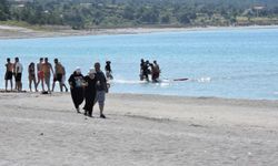 Salda Gölü’nde can pazarı: 17 yaşındaki genç kız ölümden döndü