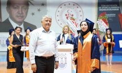 Seydikemer AK Parti İlçe Başkanı Ali Büklü, mezuniyet coşkusuna ortak oldu