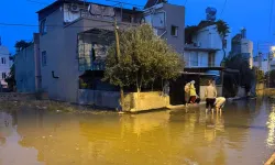 Adana’da içme suyu hattı patladı: 20 ev sular altında kaldı