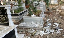 Antalya'da mezarlığa saldırı: 12 mezar taşı kırıldı