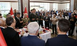 Siirt’te bayram coşkusu: Protokol ve vatandaşlar bayramlaştı