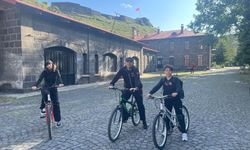 Kars Valisi Ziya Polat, çocuklarıyla bisiklet turu yaptı