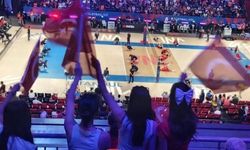 Koruma altındaki çocuklar, Türkiye-Güney Kore voleybol maçını tribünden takip etti