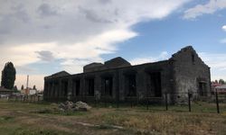 Tarihi Süt Fabrikası kaderine terk edildi: Mahalle sakinleri yetkililerden yardım bekliyor