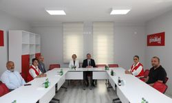 Vali Ziya Polat’tan Kızılay Kars Şubesi’ne Kuruluş yıldönümü ziyareti