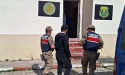 Kars’ta kendini kamu görevlisi ve banka çalışanı diye tanıtan dolandırıcı yakalandı