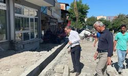 Kağızman'da meydanın çevresi yenileniyor