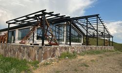 Susuz Şelale Kafe Restoran’da iyileştirme ve cam balkon çalışmaları başladı
