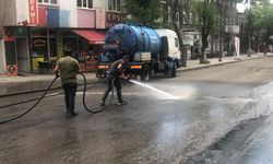 Kars'ta cadde ve sokaklar yüzey temizleyiciyle yıkanıyor