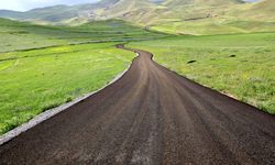 Kars Valisi Ziya Polat, Kağızman’daki yol çalışmasında; "Yol, medeniyettir" dedi