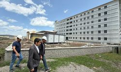 Kaymakam Enis Aslantatar, Sarıkamış’taki KYK yurdu inşaatını yerinde inceledi