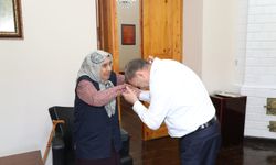 Vali Ziya Polat, Kars’ın En Yaşlı Kadını Hayriye Ağyel’i Makamında Ağırladı