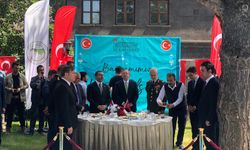Kars’ta bayramlaşma ve şehitlik ziyareti gerçekleştirildi