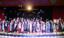 Kars Kafkas Üniversitesi 2024-2025 akademik yılı mezuniyet töreni coşkuyla gerçekleşti