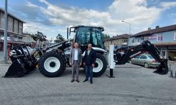 Milletvekili Adem Çalkın'ın girişimleriyle Arpaçay Belediyesi araç filosuna bir yenisini daha kattı